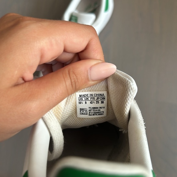 Adidas Stan Smith White Sneakers - Picture 4 of 4